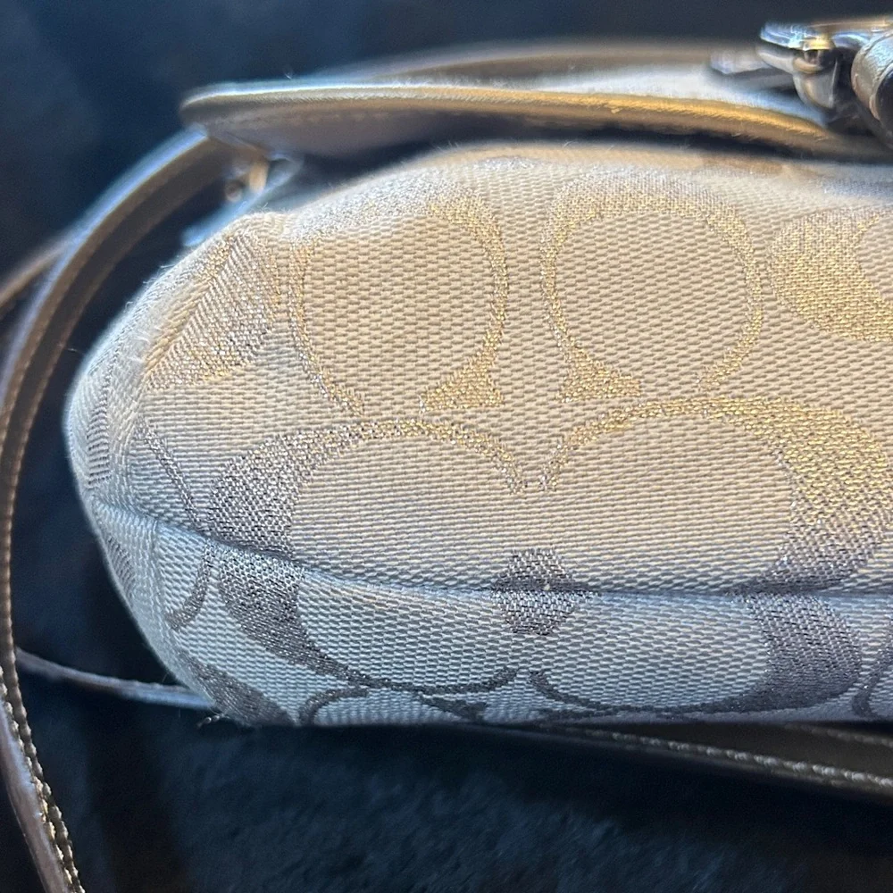 Coach Signature C Gold and Cream Soho Crossbody bag - Picture 3 of 16